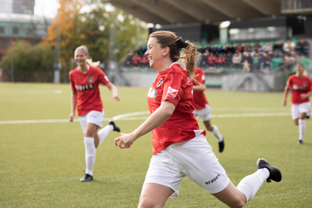 足球中俱乐 足球中俱乐